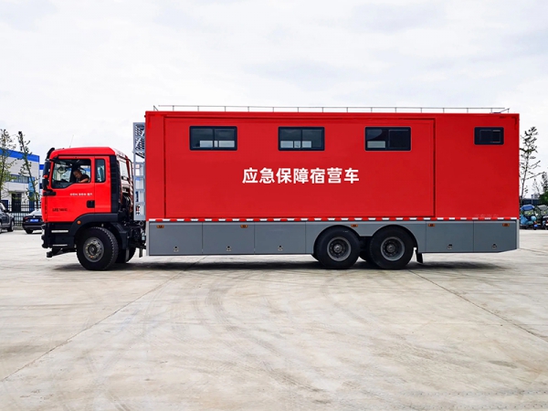 重汽汕德卡應(yīng)急保障宿營車